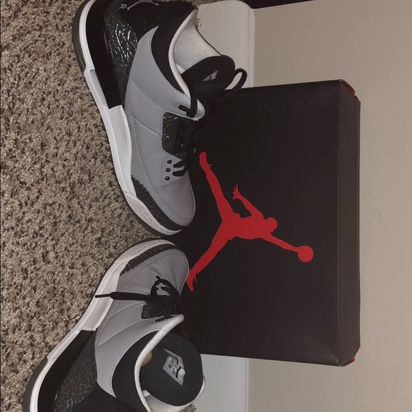 Air Jordan 3 Retro - Picture 3 of 8